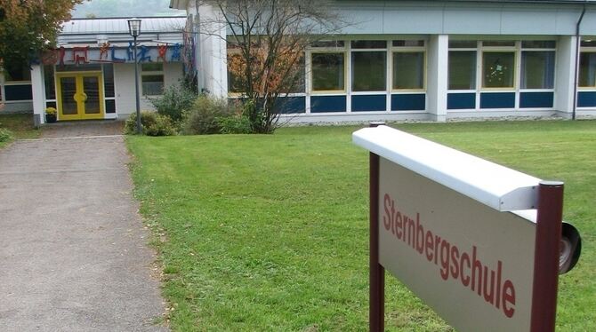 Künftig sollen Grundschüler und Kindergartenkinder unter einem Dach betreut werden: Der rechte Flügel, in dem früher die Hauptsc