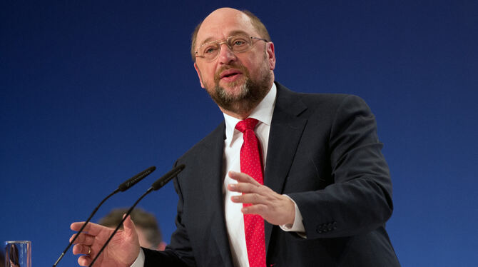 Der neu gewählte Spitzenkandidat der SPD für die Europawahl, EU-Parlamentspräsident Martin Schulz, bedankt sich in Berlin währen