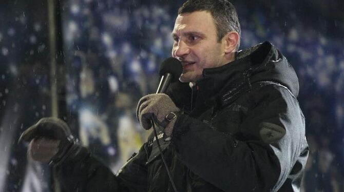 Vitali Klitschko fordert die Räumung des besetzten Justizministeriums in Kiew. Foto: EPA/STR