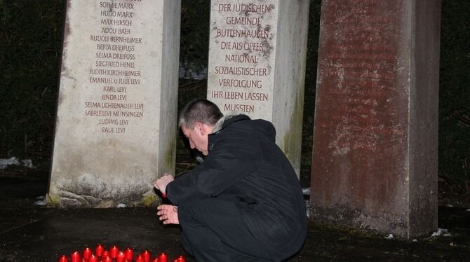 Keinen Platz auf Erden hatten die jüdischen Mitbürger in Buttenhausen, an die das Denkmal der Deportation erinnert. Ortsvorstehe