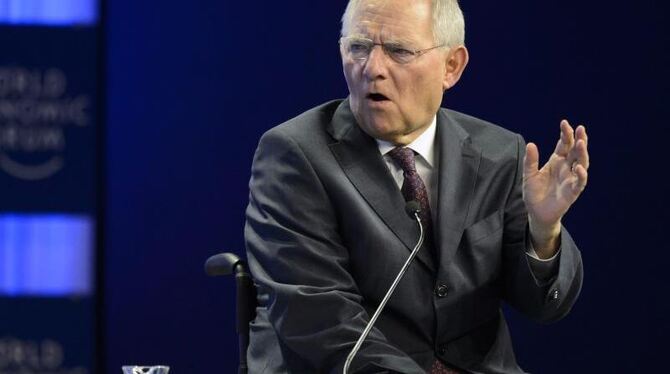 Schäuble will den Druck auf das Euro-Krisenland Griechenland erhöhen. Foto: Laurent Gillieron