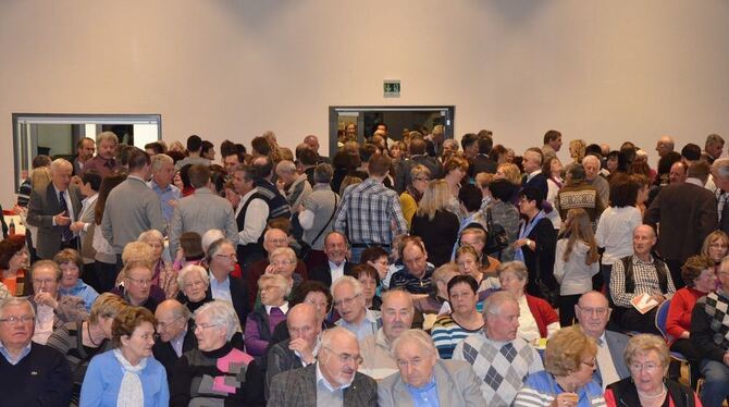 Volles Haus: Mehrere hundert Sonnenbühler waren zum ersten Jahresempfang der Gemeinde in der frisch sanierten Genkinger Brühlhalle gekommen.