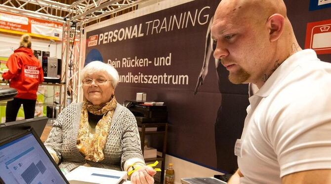 Großes Interesse am Thema Gesundheit: Jung und Alt strömten in die Stadthalle, um sich beispielsweise über ihre Pulswerte zu inf