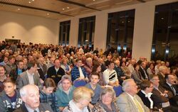 Volles Haus: Mehrere Hundert Sonnenbühler kamen zum ersten Jahresempfang der Gemeinde in die sanierte Brühlhalle. GEA-FOTO: SCHÖ