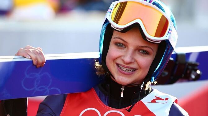 Ski-Springerin Gianina Ernst (15) ist die jüngste Teilnehmerin bei den Olympischen Winterspielen in Sotschi. Foto: dpa