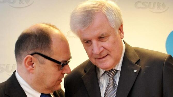 Horst Seehofer (r) und Christian Schmidt (CSU). Foto: Frank Leonhardt