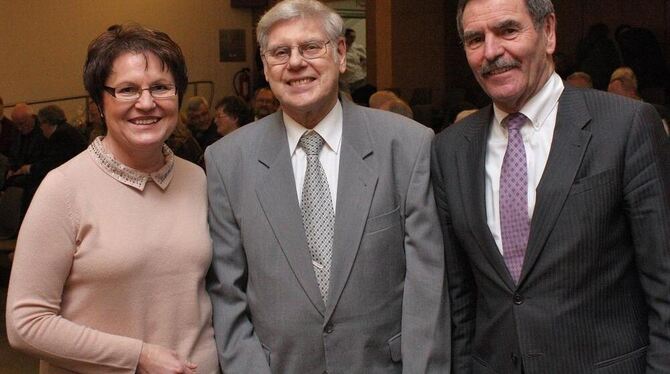 Bei der Zehn-Jahres-Feier (von links): Dr. Rafaela Korte, Hans Schlichting und Professor Dr. Michael Bamberg. FOTO: STRÖHLE