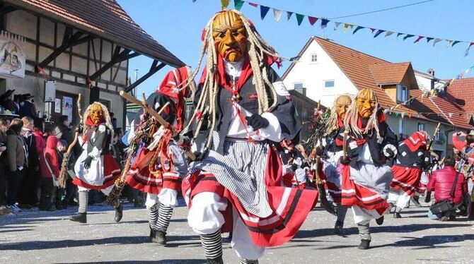 Hungerberghexen aus Münsingen machen die Straßen in Oberstetten unsicher.