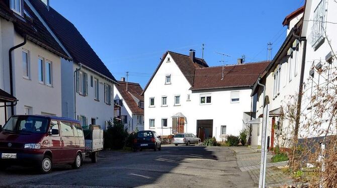 Die Kusterdinger Bleichstraße muss dringend saniert werden. FOTO: MARKUS NIETHAMMER