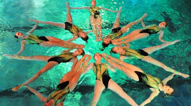 Synchronschwimm-Vorführung im Achalmbad bei der Reutlinger Kulturnacht 2013