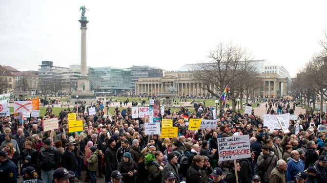 Die Teilnehmer einer Demonstration gegen die Aufwertung des Themas Homosexualität im Schulunterricht in Baden-Württemberg.