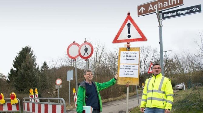 Norbert Fässler vom Amt für Tiefbau, Grünflächen und Umwelt (links) und Bauleiter Michael Schifer von der Firma Brodbeck im Sper