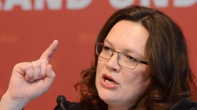 Andrea Nahles muss das Konzept der Rente mit 63 nach 45 Beitragsjahren verteidigen. Foto: Franziska Kraufmann