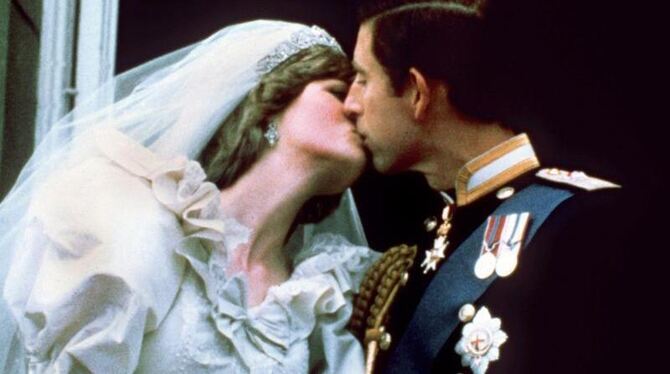 Hochzeitskuss 1981: Die Ehe von Prinzessin Diana und Prinz Charles blieb nicht lange glücklich. Foto: dpa