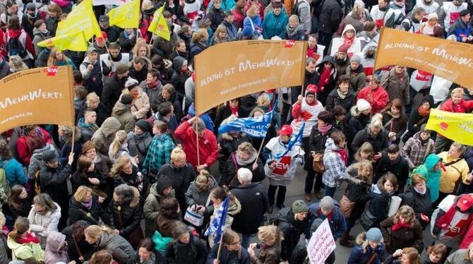 Seit den frühen Morgenstunden streiken in mehreren Bundesländern Mitarbeiter des öffentlichen Dienstes. Foto: Arno Burgi