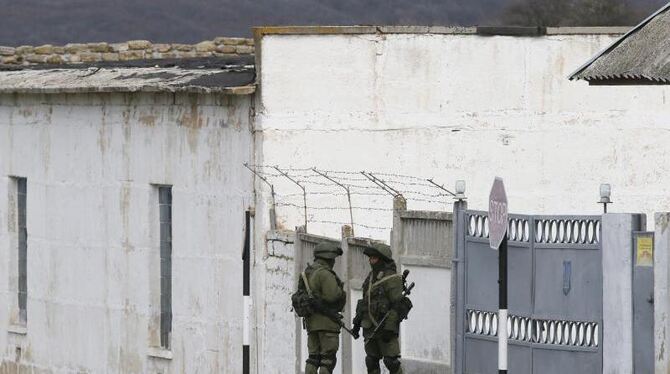 Die moskautreue Krim-Führung hat die ukrainischen Soldaten auf der Halbinsel zum Seitenwechsel aufgefordert. Foto: Yuri Koche