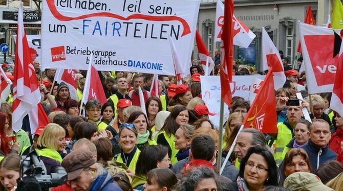 Warnstreik am Weibermarkt in Reutlingen. GEA-FOTO: PACHER