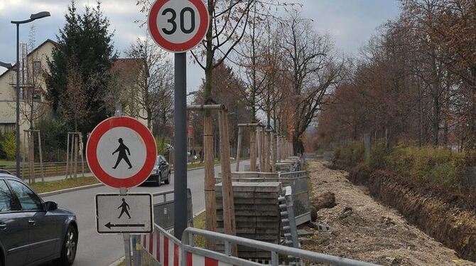 Auf diesem Abschnitt der Ringelbachstraße wurde bereits gebuddelt, nächste Woche sind andere Straßen im Gebiet dran.