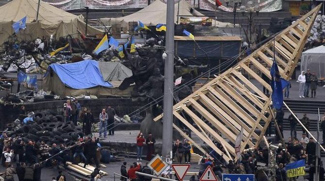 Der Maidan, das Protestdorf in Kiew, schrumpft, aber es weicht nicht. Foto: Robert Ghement