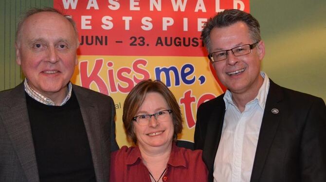 Freuen sich über ein erfolgreiches Jahr im Naturtheater (von rechts): Rainer Kurze, Bärbel Mauch und Tilmann Schenk. FOTO: ANTZ