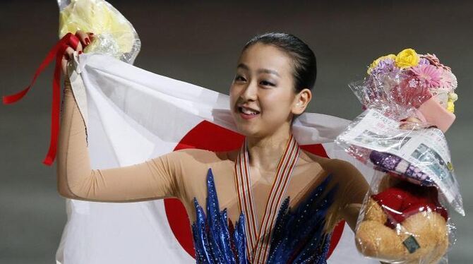 Mao Asada freut sich über den WM-Titel. Foto: Kimimasa Mayama