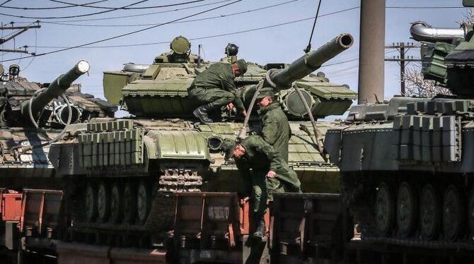 Russische Soldaten unweit der Stadt Simferopol auf der Krim. Foto: Artur Shvarts