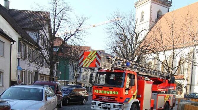 Drangvolle Enge. Das Feuerwehrhaus in Metzingen nahe der Martinskirche ist zu klein und steht nach heutiger Sicht am falschen Pl