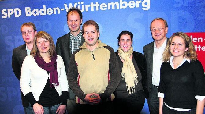 Die neue SPD-Spitze im Kreis: (von links) Florian Lang, Katja Fischer, Albrecht Henes, Vorsitzender Sebastian Weigle, Rebecca Hummel, Klaus Käppeler und Daniela Harsch. GEA-FOTO: HD