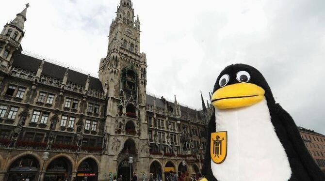 Maskottchen LiMux vor dem Münchner Rathaus: Mehr als 14 000 Arbeitsplätze laufen in der Stadtverwaltung unter dem freien Betr