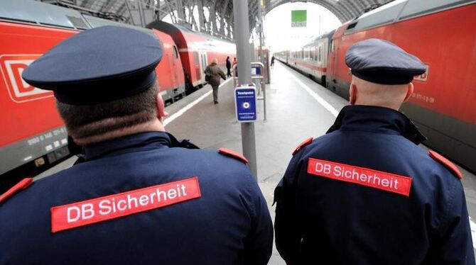 Unklar ist, ob die steigende Zahl der Übergriffe auf Bahnmitarbeiter tatsächlich mehr Gewalt widerspiegelt. Foto: Marius Beck