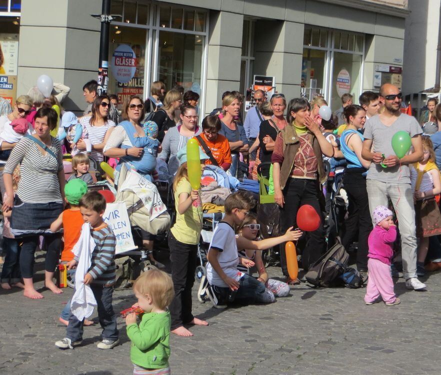 Hebammen demonstrieren in Tübingen.