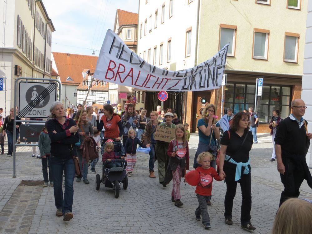 Hebammen demonstrieren in Tübingen.