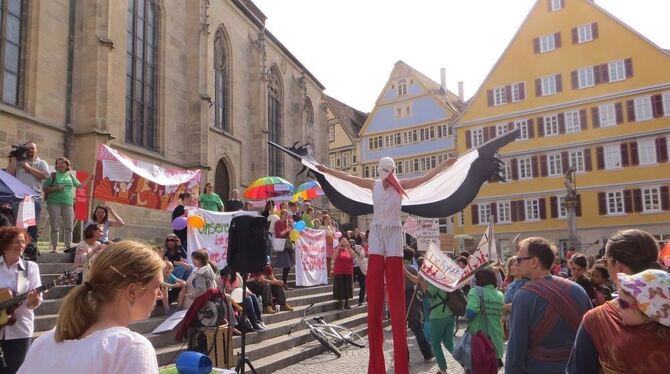 Hebammen demonstrieren in Tübingen.