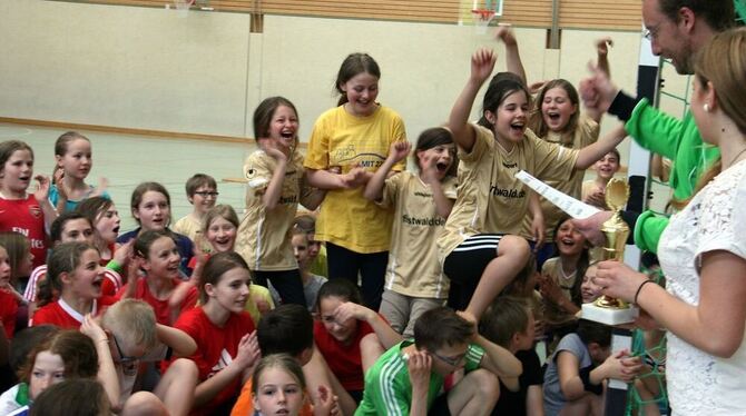 Jubel bei den Fünftklässlerinnen des Firstwald-Gymnasiums.