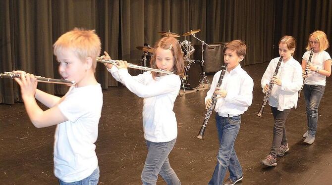 Die Bläserklasse der Gutenbergschule Riederich, eine Kooperation der Schule mit dem Musikverein Riederich und der Musikschule Me