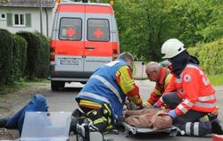 Am Tunnel-Notausstieg Bollstraße wurden mutmaßliche Verletzte erstversorgt.