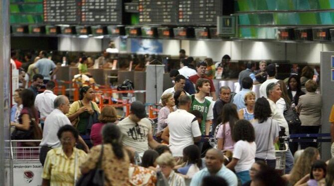 Viele Brasilianier nutzen die WM, um auf ihre Probleme aufmerksam zu machen. Foto: Antonio Lacerda/Archiv