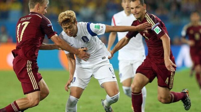 Son Heung Min (M.) war gegen Russland der bestes Mann bei den Südkoreanern. Foto: Jose Coelho