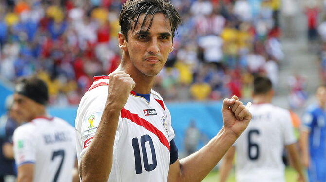 Bryan Ruiz jubelt über seinen 1:0-Treffer für Costa Rica im Spiel gegen Italien. FOTO: DPA