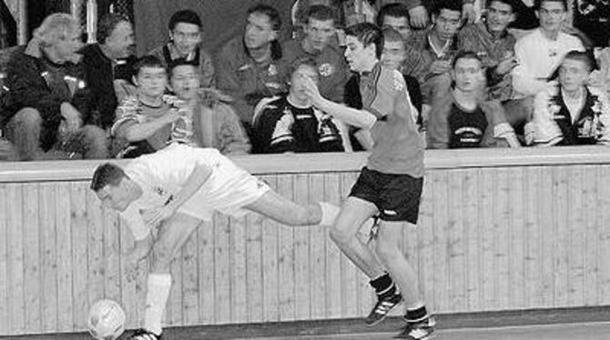 Ein 2:1-Sieg sprang für Veranstalter TSV Trochtelfingen (rechts) gegen den FV 09 Nürtingen (links) heraus. GEA-FOTO: MEYER