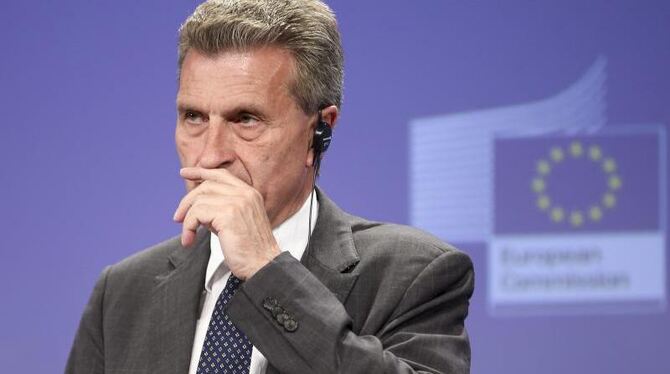 Nach dem Willen der Kanzlerin soll EU-Energiekommissar Günther Oettinger seinen Posten in Brüssel behalten. Foto: Olivier Hos