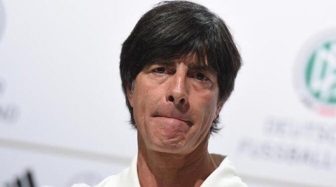 Bundestrainer Joachim Löw warnt davor, schon an das Viertelfinale zu denken. Foto: Andreas Gebert