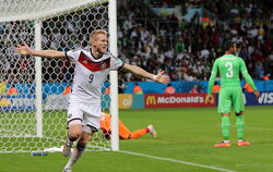 André Schürrle erzielt gegen Algerien das 1:0. FOTO: DPA