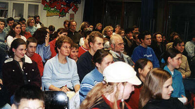 Interessante Berufs-Geschichten, interessierte Zuhörer bei der Eichendorff-Realschule. FOTOS: PR