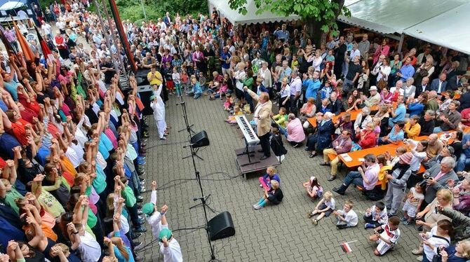 Für musikalische Höhepunkte sorgten unter anderem diverse Reutlinger Chöre. FOTOS: NIETHAMMER