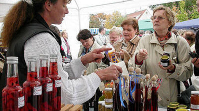 Besonderer Anziehungspunkt der Römersteiner Gewerbeschau: der deutsch-französische Bauernmarkt. GEA-FOTO: RAL