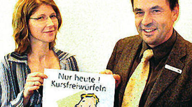 Neu im Team der Volkshochschule: Susanne Frane (mit VHS-Chef Ulrich Bausch) leitet künftig den Fachbereich Englisch. Sie bringt