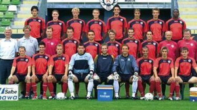 Mit dieser Mannschaft nimmt der SSV Reutlingen die Oberliga-Saison 2003/04 in Angriff. GEA-FOTO: PACHER