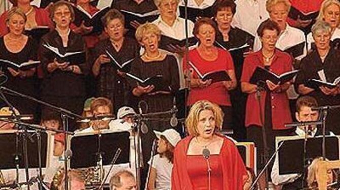 Als &raquo;Carmen&laquo; brillierte die Reutlingerin Christine Reber im Zusammenspiel mit dem Philharmonia-Chor und der Betzinge