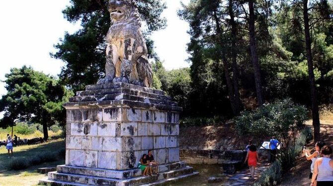 Der steinerne Löwe von Amphipolis bekommt immer mehr Besuch. Foto: Haris Iordanidis